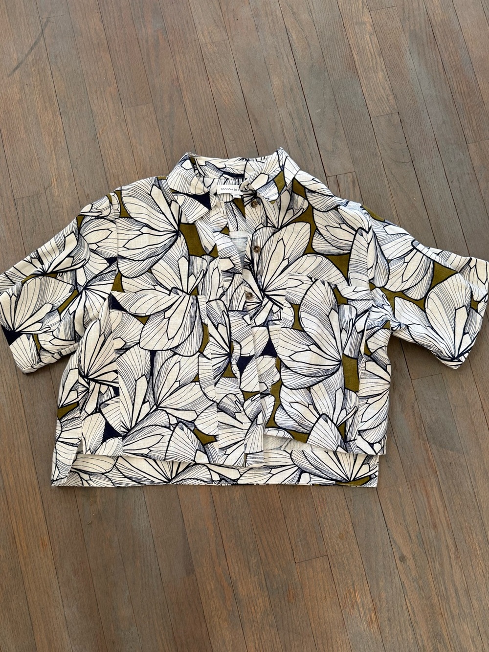 Banana Republic White and Olive Floral Short-Sleeve Button-Down